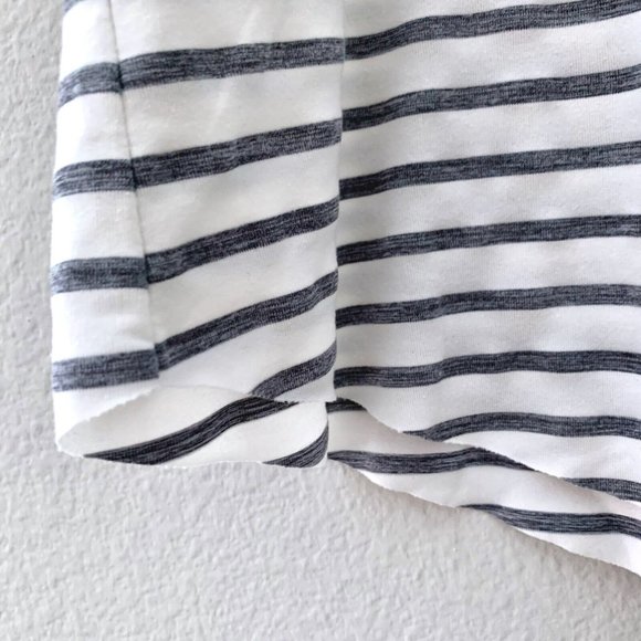 GapFit Breathe Crop Pocket Muscle Tank White Grey Stripe Size Medium - Picture 4 of 5